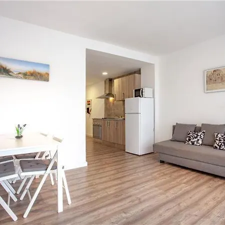 Avinguda De Barcelona, 41 3 12 Апартаменты